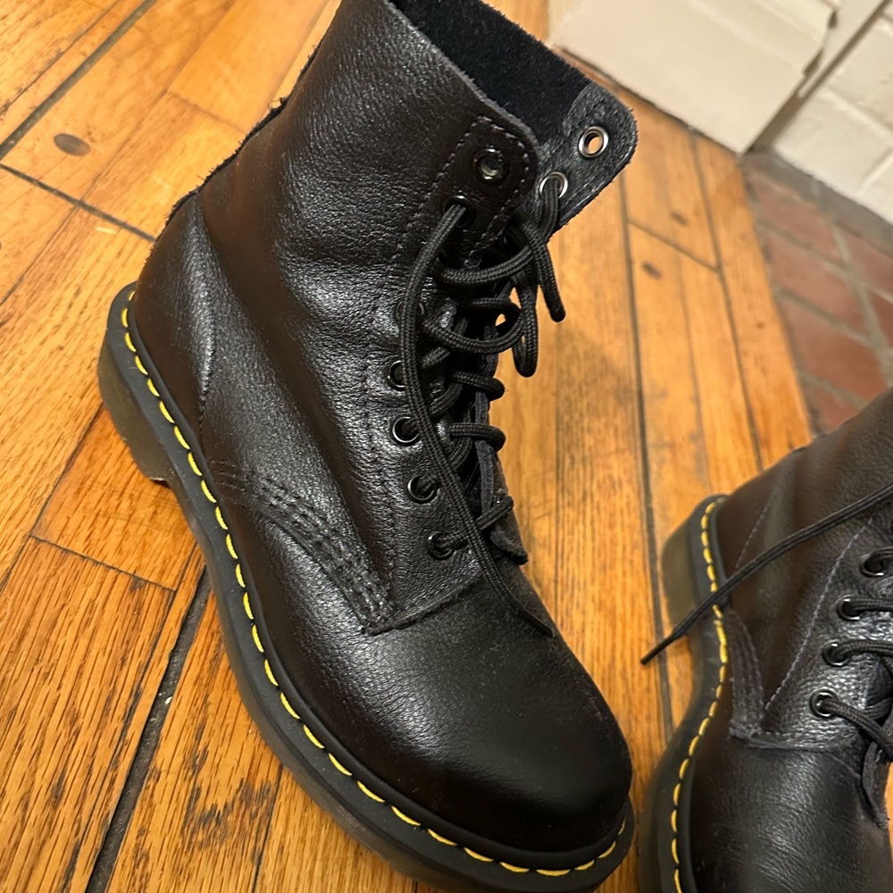 Dr.Martin’s 1460 soft leather lace up boots - Picture 4 of 9